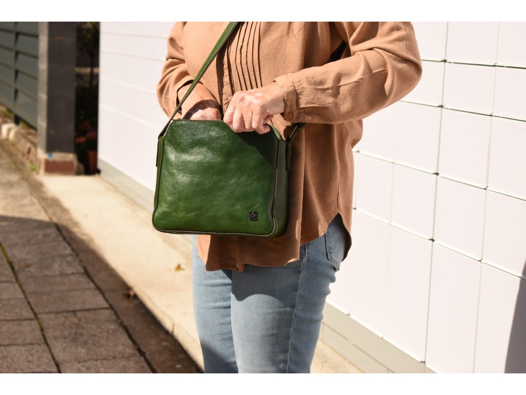 Kožená kabelka Cinka přes rameno