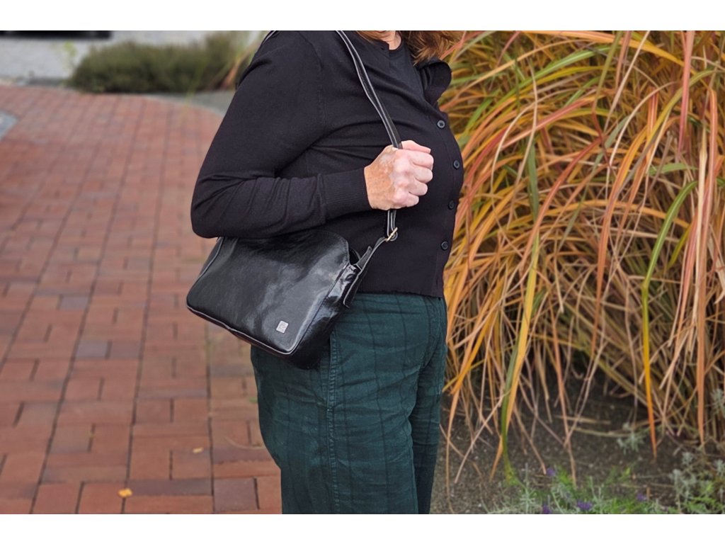 Kožená kabelka Cinka přes rameno