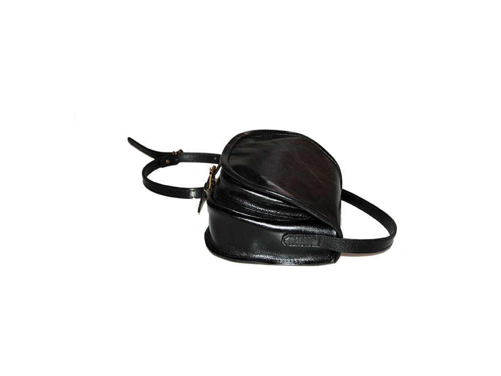 Detail lovecké kožené kabelky KUBÁT