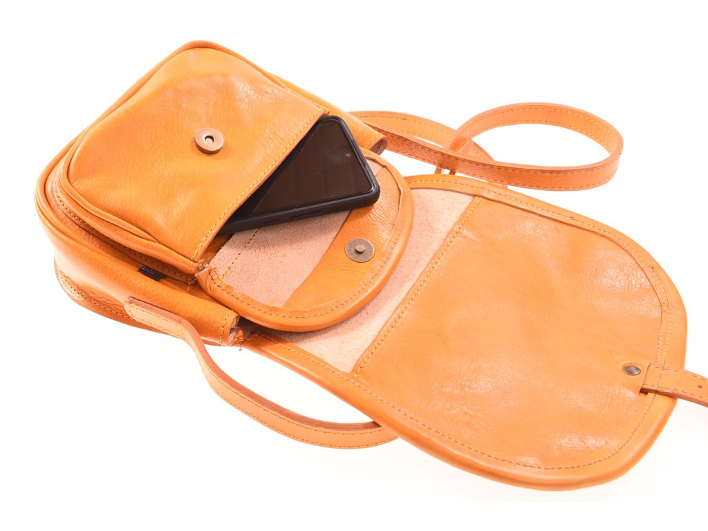 Detail lovecké kožené kabelky KUBÁT