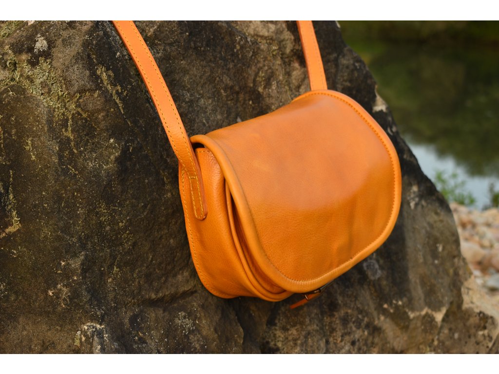 Kožená lovecká kabelka s přezkou