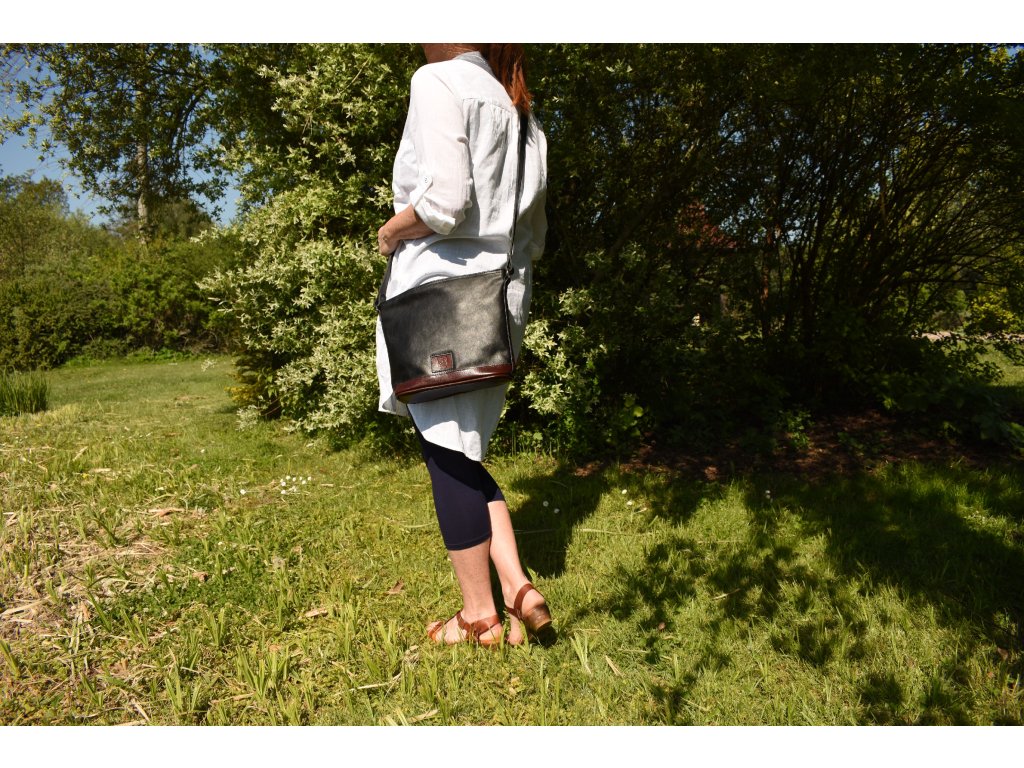 Kožená kabelka do práce Barbora