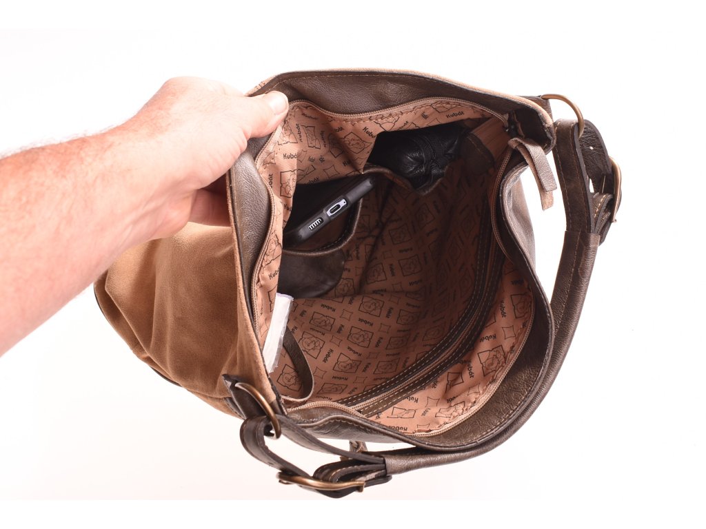 Detail kožené kabelky Jarka z pravé kůže