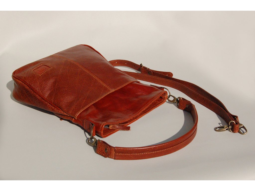 Detail kožené kabelky Amálka