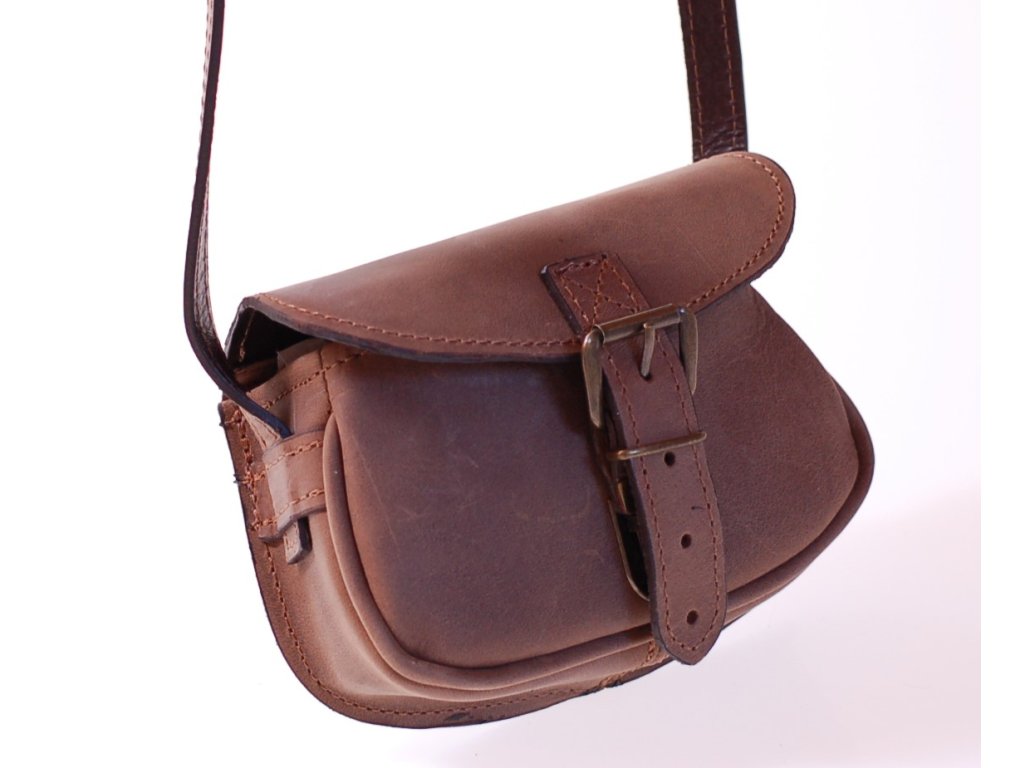 Detail kožené kabelky Dášenka