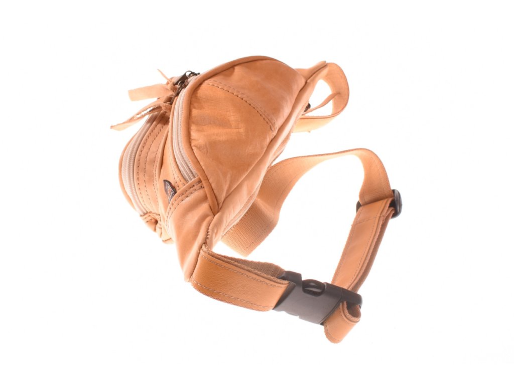 Detail zipů a popruhu ledvinky KUBÁT